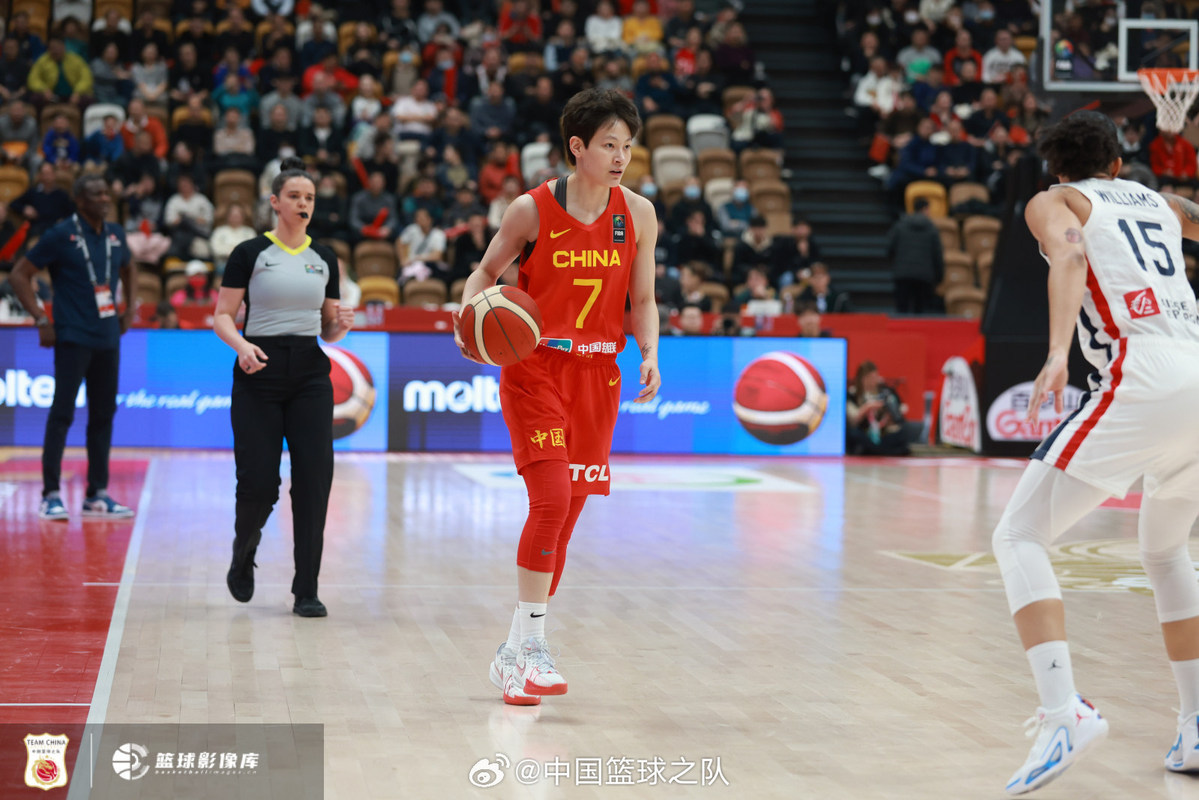 东莞4中篮球队热身扣篮_东莞四中篮球队历史_东莞四中篮球