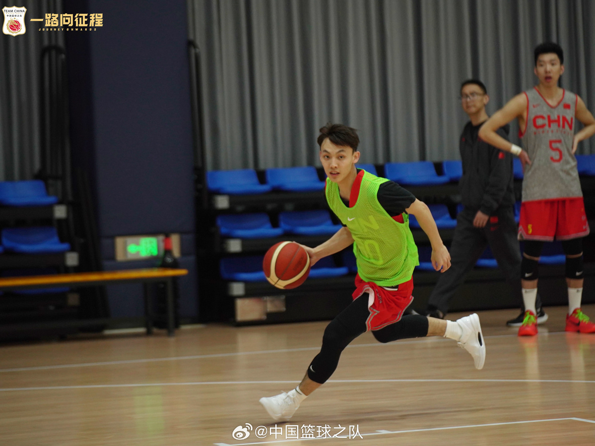 东莞四中篮球_东莞4中篮球队热身扣篮_东莞四中篮球队历史