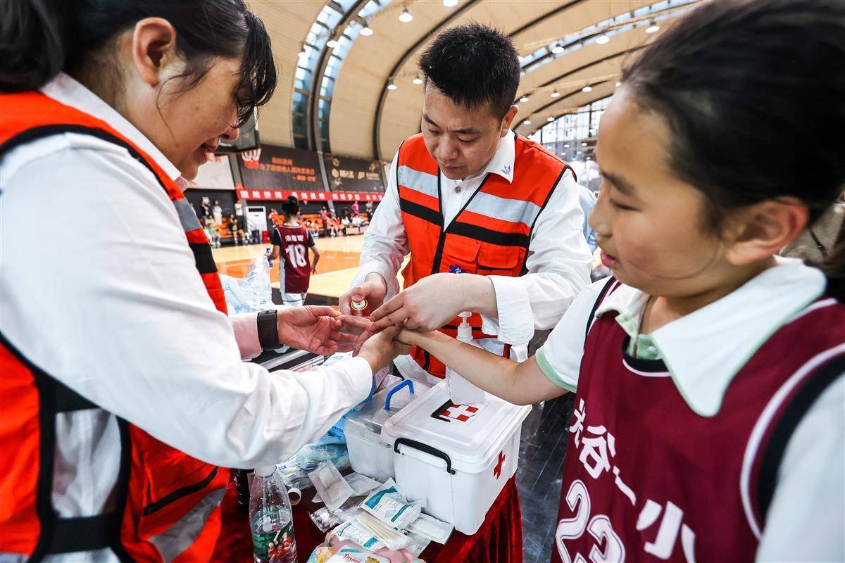 篮球冠军比赛有女生吗_小学女生女篮球冠军是谁_篮球冠军女主