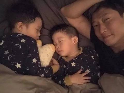 洪天明与两个儿子
