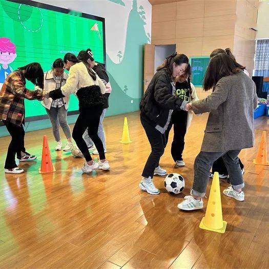 幼儿园足球游戏教案和设计意图_幼儿足球规则意识_幼儿足球规则游戏设计意图