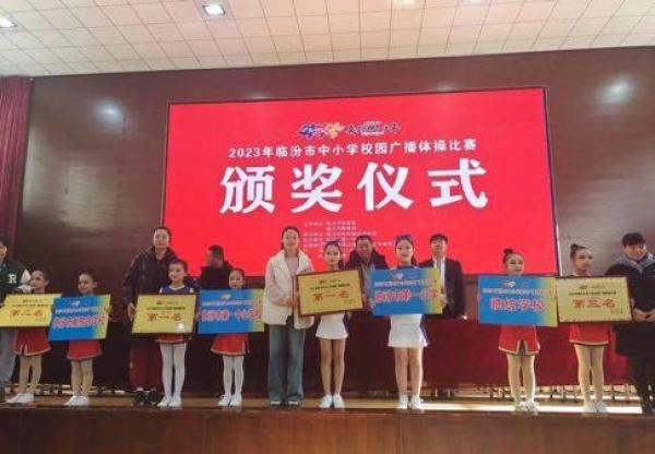 小学鼓舞表演_小学生团体操音乐_小学生团体操鼓舞