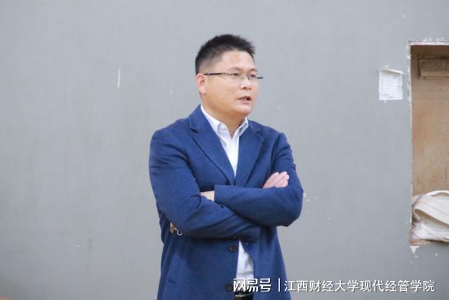 为冠军喝彩篮球_篮球喝彩冠军为什么没了_篮球场上喝倒彩