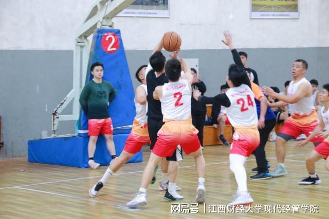 为冠军喝彩篮球_篮球喝彩冠军为什么没了_篮球场上喝倒彩